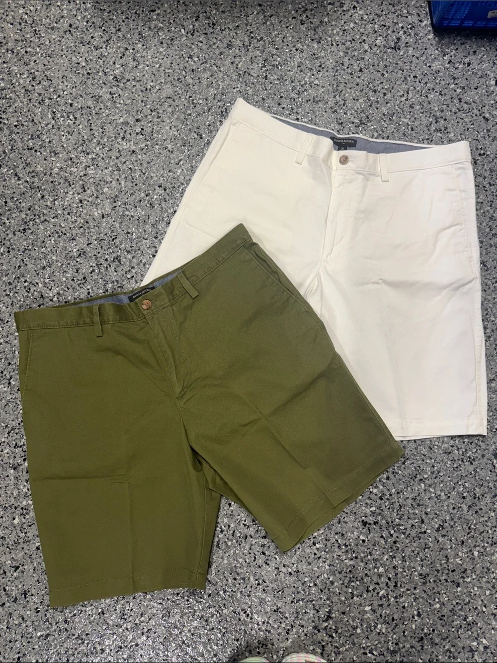 Banana Republic Olive & White Flat Front Chino Shorts 36 Bundle